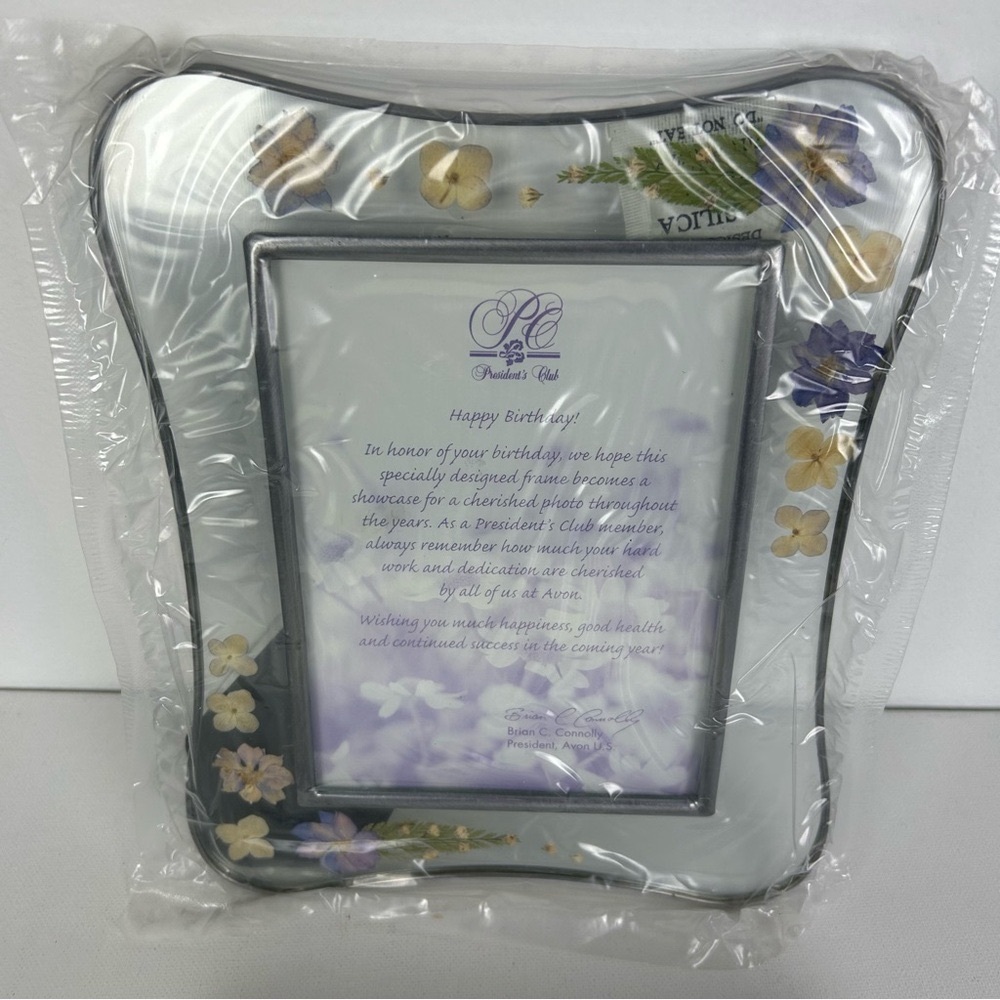 Avon NIB VTG '2002' President's Club Birthday Gift 5x7 picture frame.